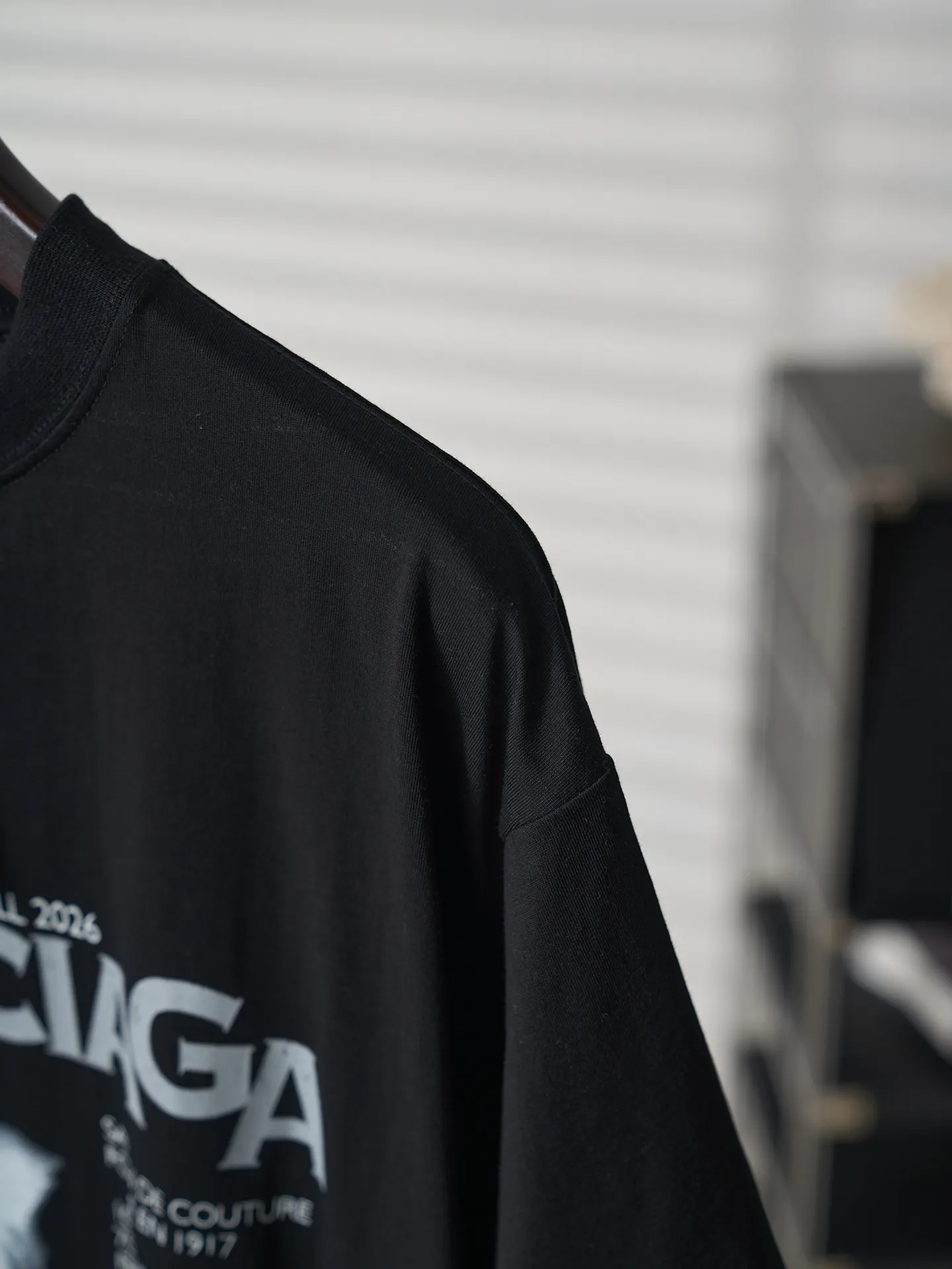 Balenciaga/ T 【In Stock】XS S M L ：24 / 185G ：32 1×1 / 270G 24 ， 。 、 ， ， 。 ， ， ， ， 。 。 Quality ， ， 、 ， ， 。 ， ， 。 ， ， Black 。
